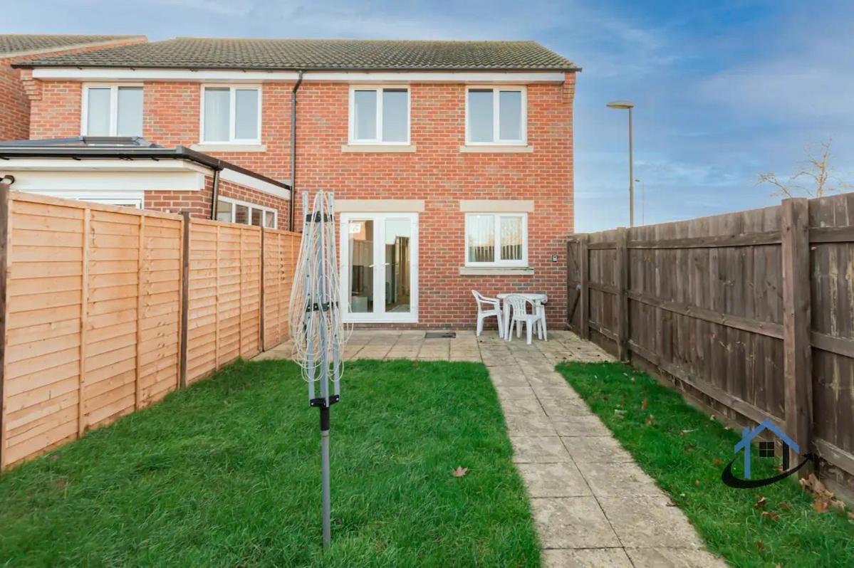 Davies House - Modern King Beds, Free Parking, Wifi, Contractors. Holiday home Swindon