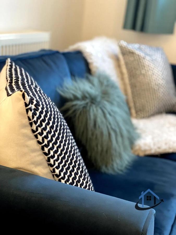 Davies House - Modern King Beds, Free Parking, Wifi, Contractors. Holiday home *