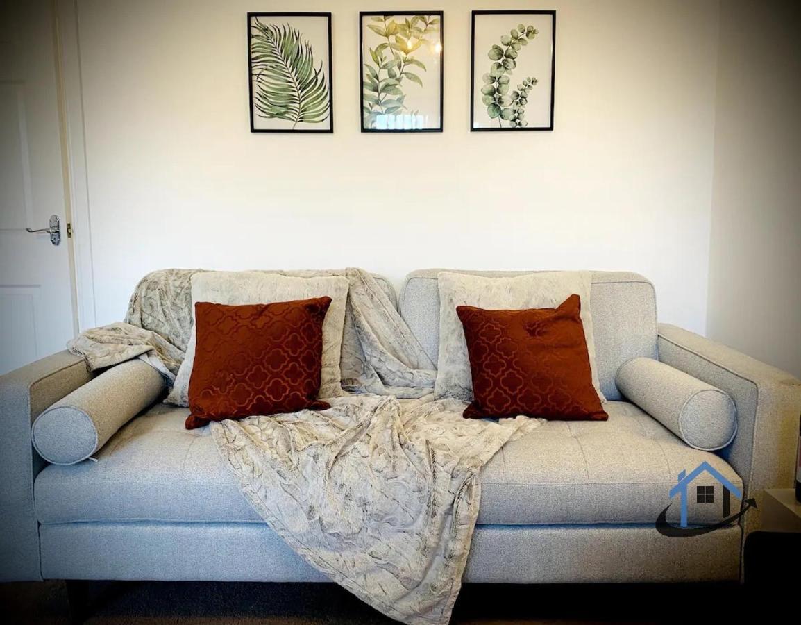 Davies House - Modern King Beds, Free Parking, Wifi, Contractors. Holiday home