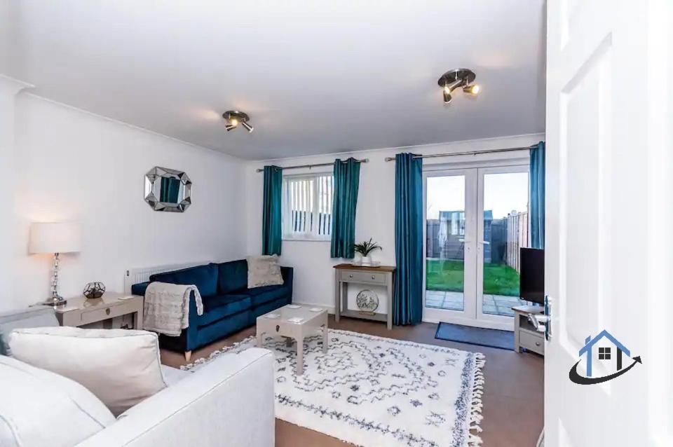 Holiday home Davies House - Modern King Beds, Free Parking, Wifi, Contractors. *